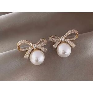 NWT 18K Gold Plated Shiny Bow-Tie Rhinestone Pearl Stud Earrings